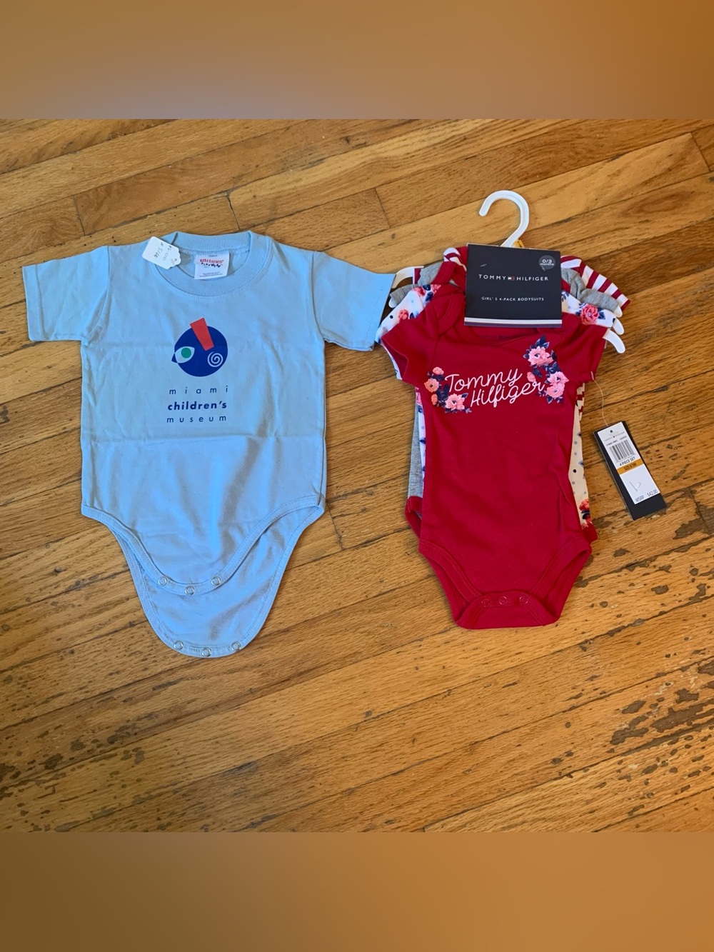 Tommy Hilfiger baby bodysuit bundle size  0/3 month